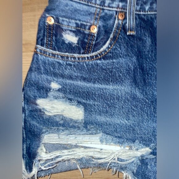 Levi Denim Short Shorts - Picture 4 of 6